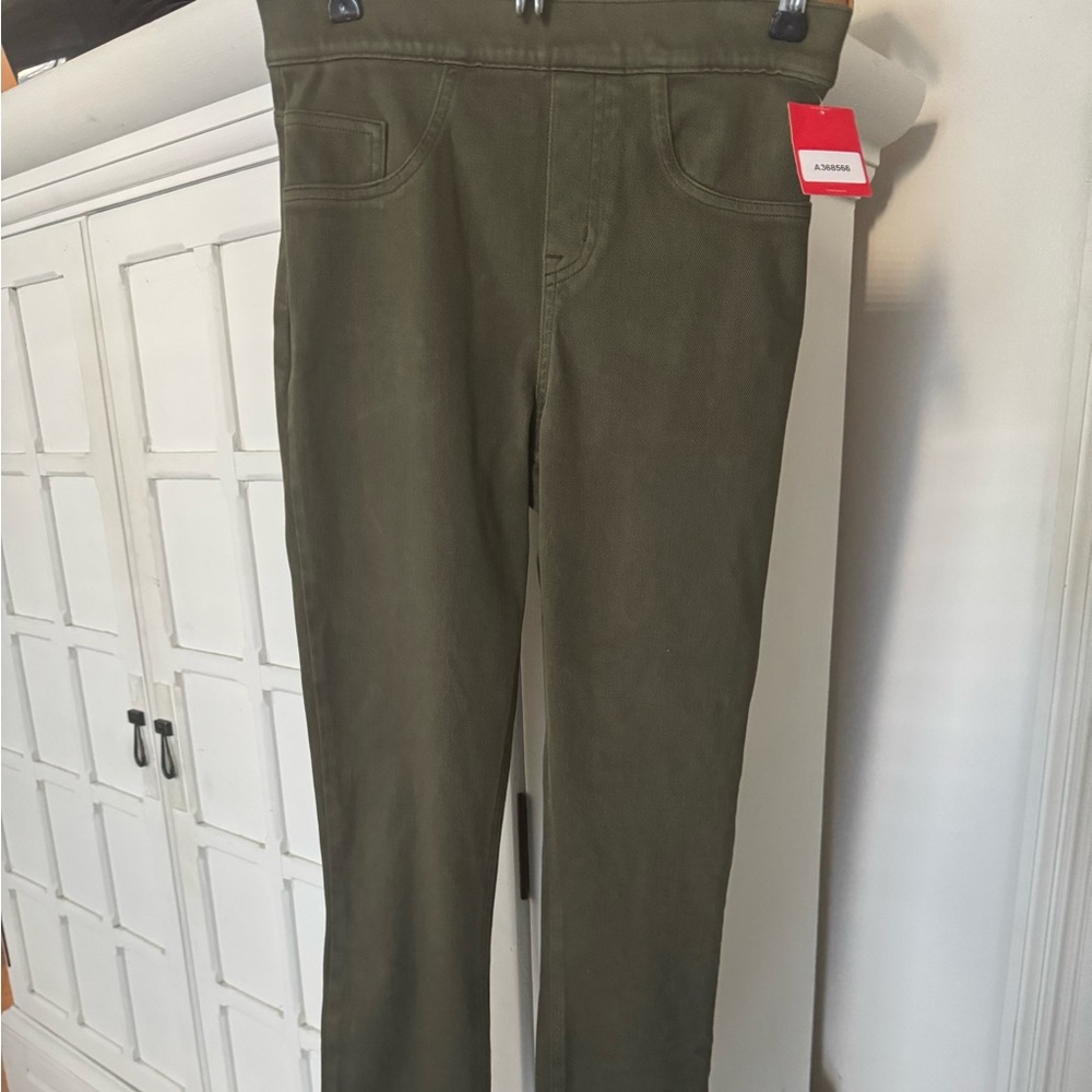 Spanx jegging in army green.